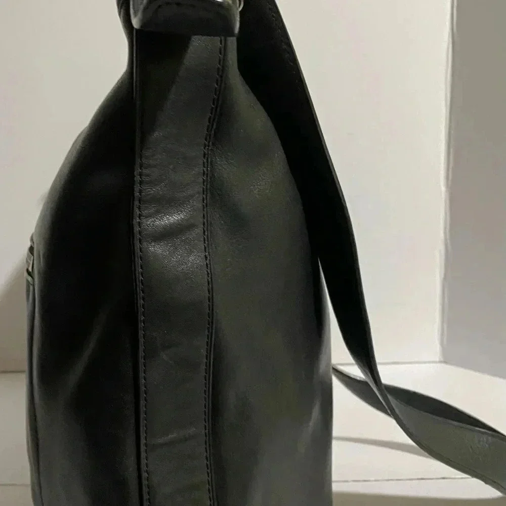 Coach vintage black leather shoulder handbag